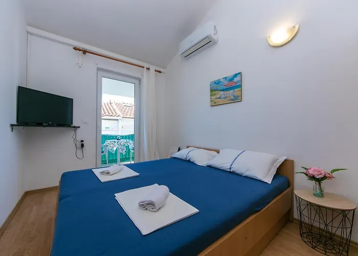 6677b Apartment